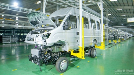 依維柯攜長海汽車在越南發(fā)布全新車型Daily Minibus